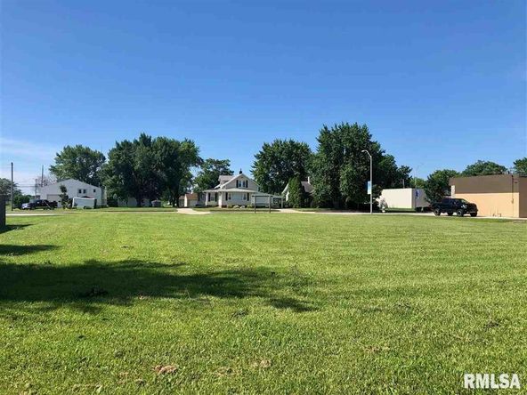 1220 E Jackson St, Macomb, IL 61455